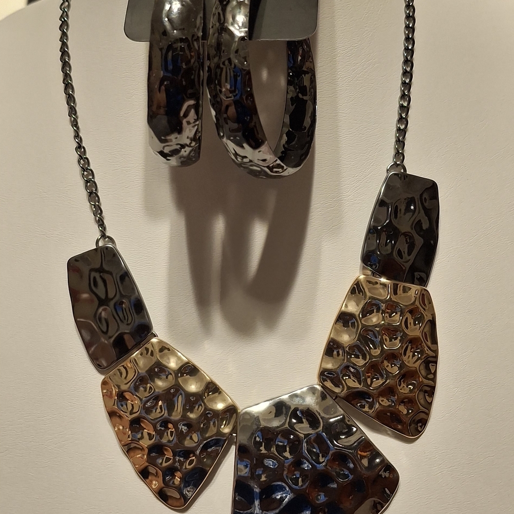 Paparazzi Hammered Silver and Gold Necklace Set